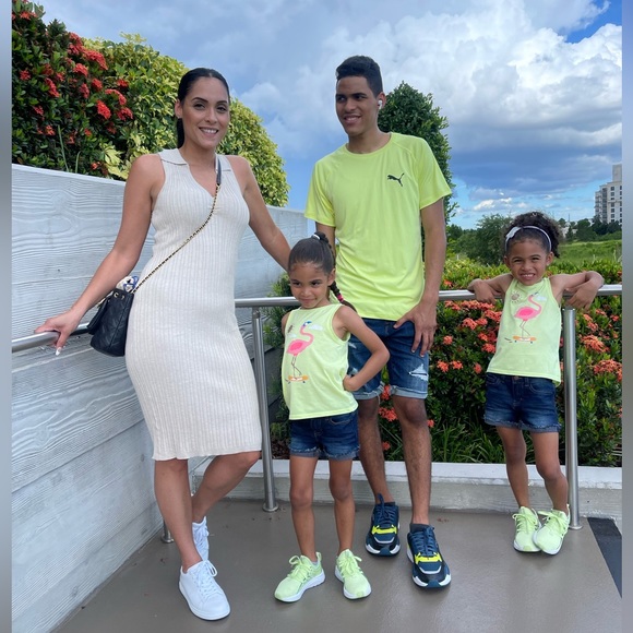 Meet your Posher, Sasha ❤️ - Picture 3 of 10